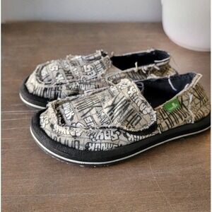 Sanuk KIDS SIDEWALK SURFERS VAGABOND‎ slip on shoes khaki EUC Sz 9